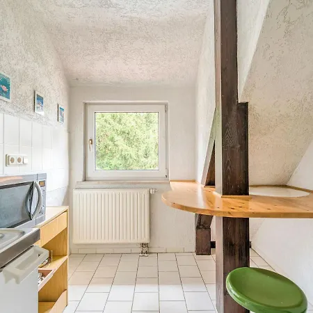 Modern In Tabarz/thuringer Wald With Garden アパート *